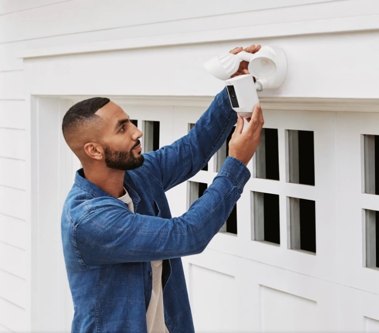 Floodlight Security Camera - Installation