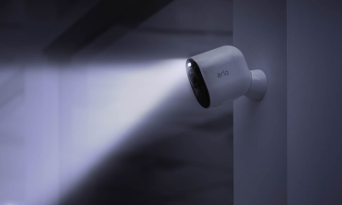 Read more about the article Built-In Light Security Cameras – Enhance Your Surveillance